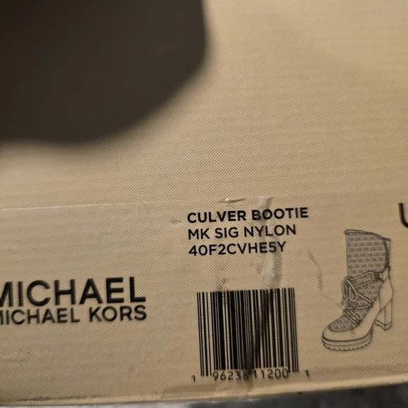 The Culver booties by MICHAEL Michael Kors - Picture 6 of 7